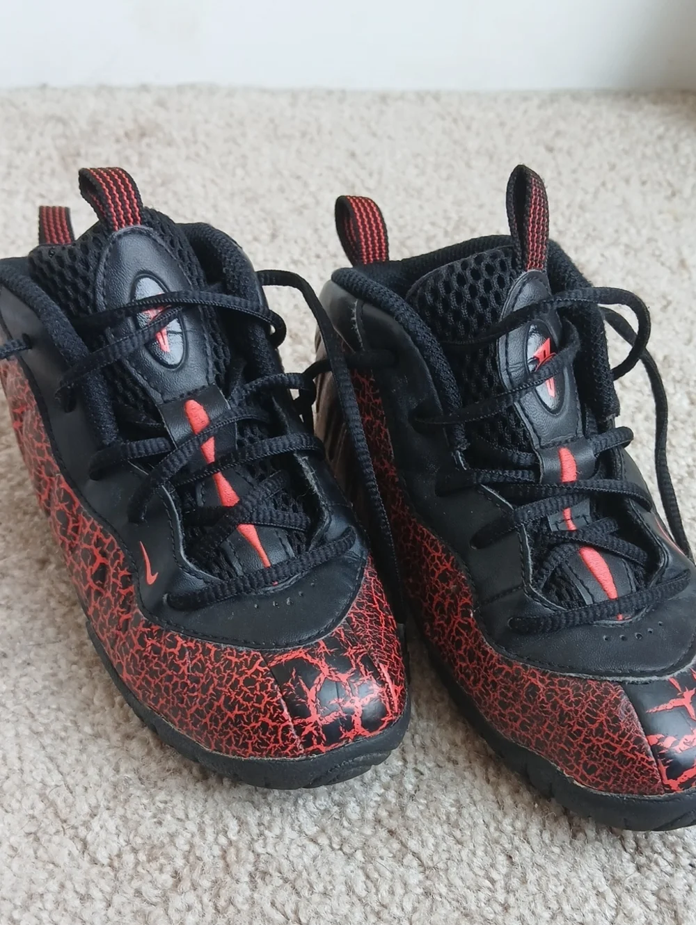 Nike Kids Black & Red Crackle-Print Athletic Sneakers